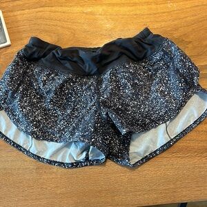 Black and white lululemon shorts size 6